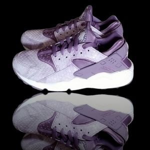 Lavender Nike Air Huaraches